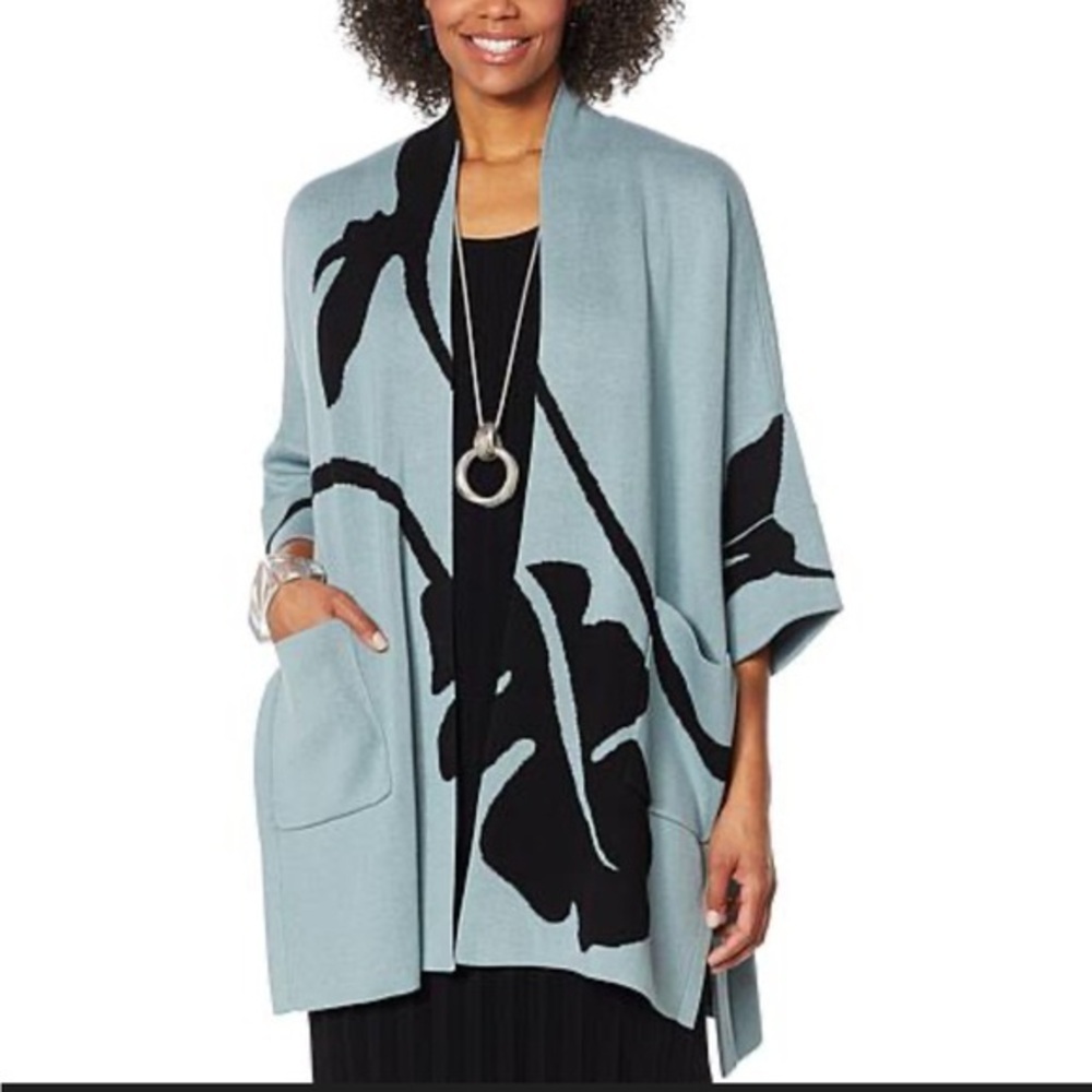 MarlaWynne Women's Sweater in Gray and Black